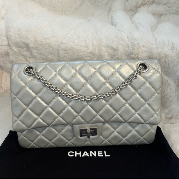 Chanel 2.55 Reissue 226 Silver Flap Bag - Picture 2 of 15
